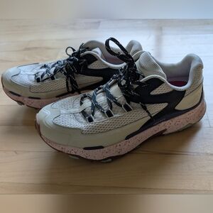 NWOT Women's The North Face VECTIV TARAVAL Casual Shoes White / Black | Sz 9
